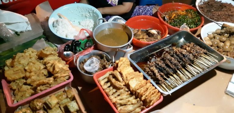 Menu Gudeg Mercon Bu Tinah