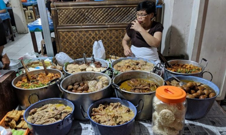 Gudeg, salah satu menu khas Jogja.