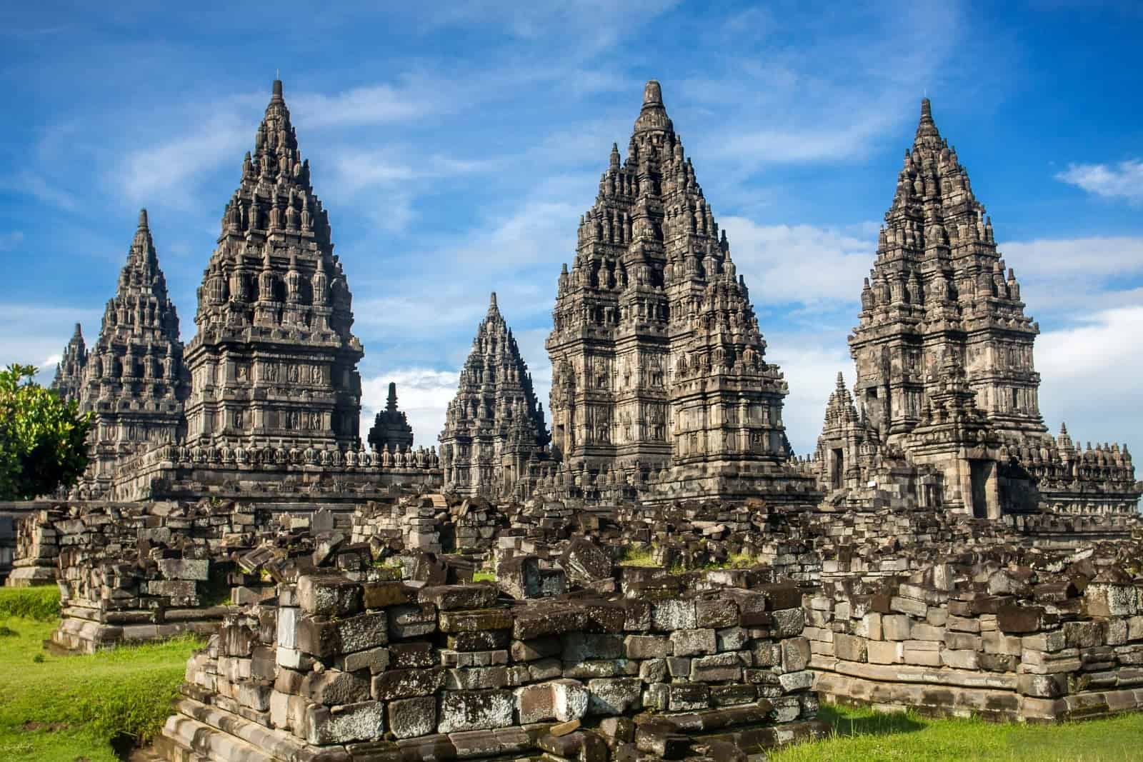 Mitos Sekaligus Kegagahan Candi Prambanan dan 9 Tempat Wisata Favorit Sekitar Dekat Candi
