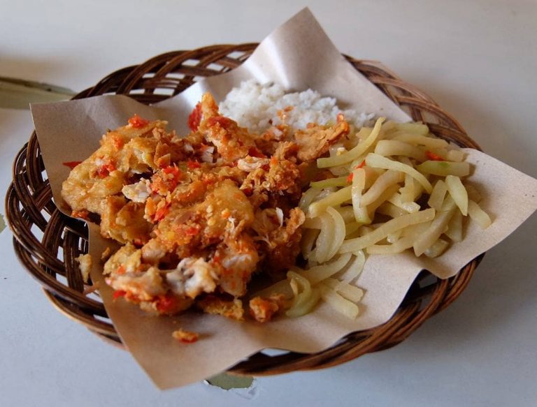 Ayam Geprek Bu Rum, Tempat Makan dengan Sensasi Pedas yang Tiada Batas