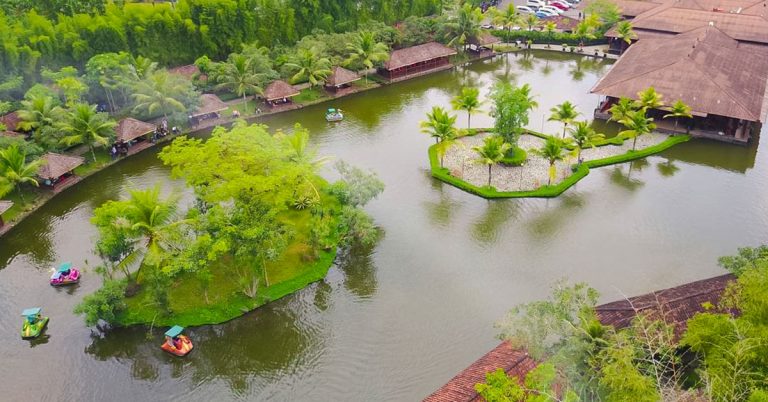 Kelapa Resto at The Westlake Resort
