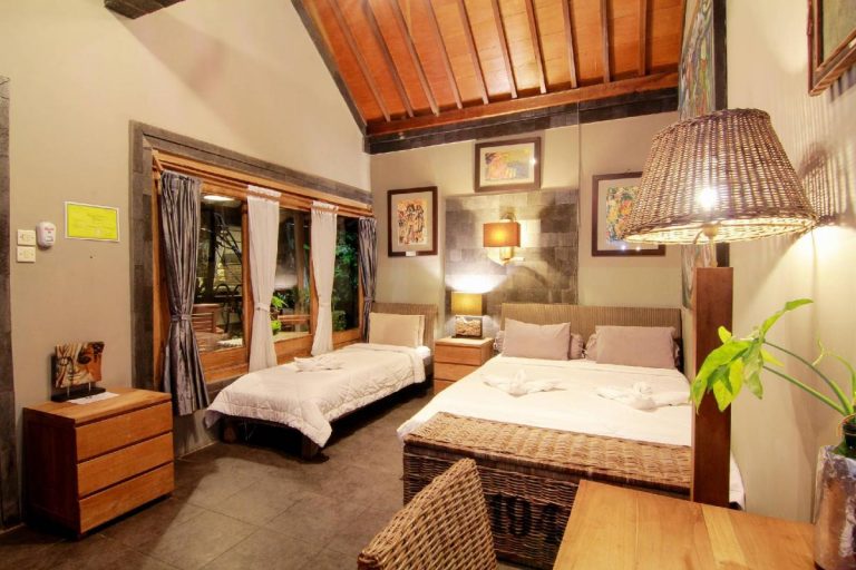 Astuti Gallery & Homestay
