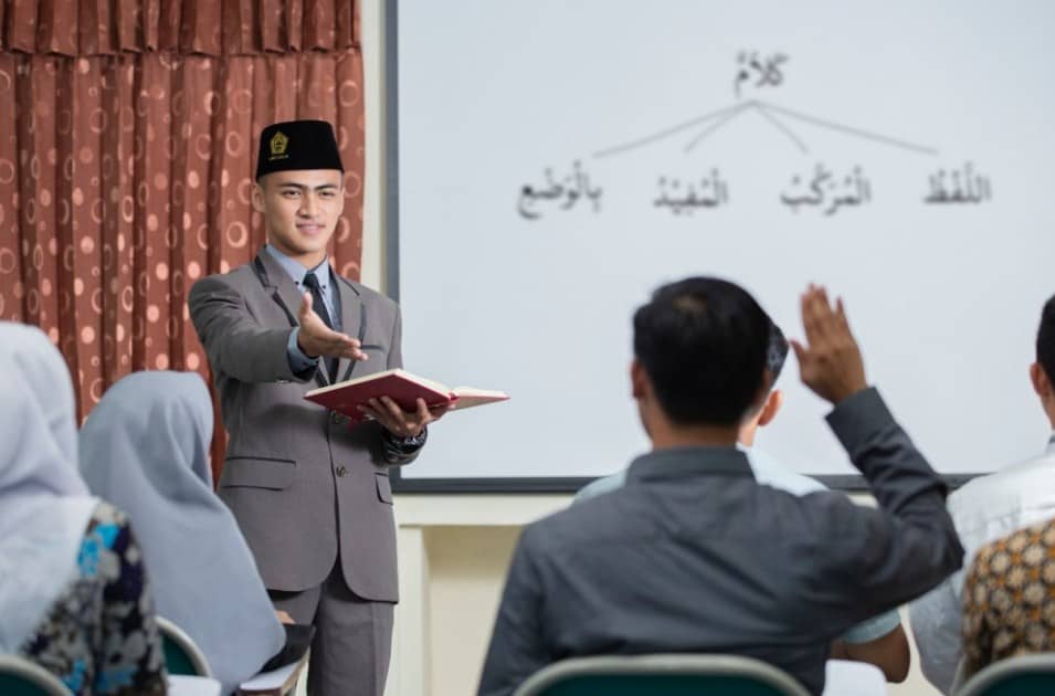 Tempat Kursus Bahasa Arab Jogja, Pengajar adalah Seorang Dosen Lulusan S3 Bahasa Arab. Dijamin Kredibilitas dan Kualitasnya.