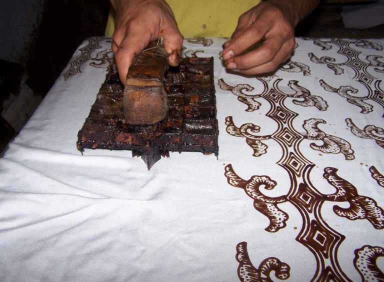 Rekomendasi Tempat Pesan Seragam Batik di Jogja
