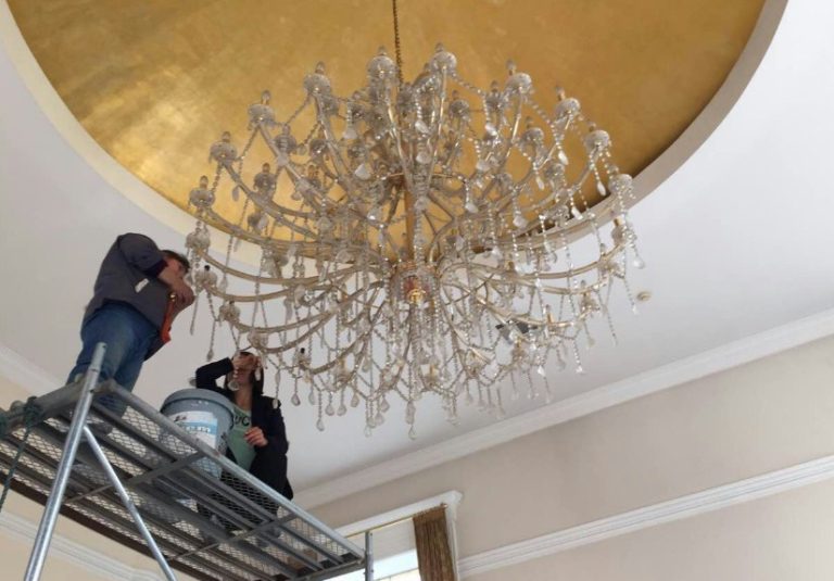 Rekomendasi Jasa Bersih Lampu Hias Kristal di Jogja