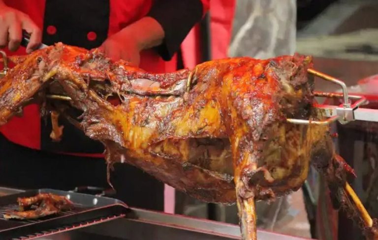 Rekomendasi Tempat Pesan Kambing Guling di Jogja
