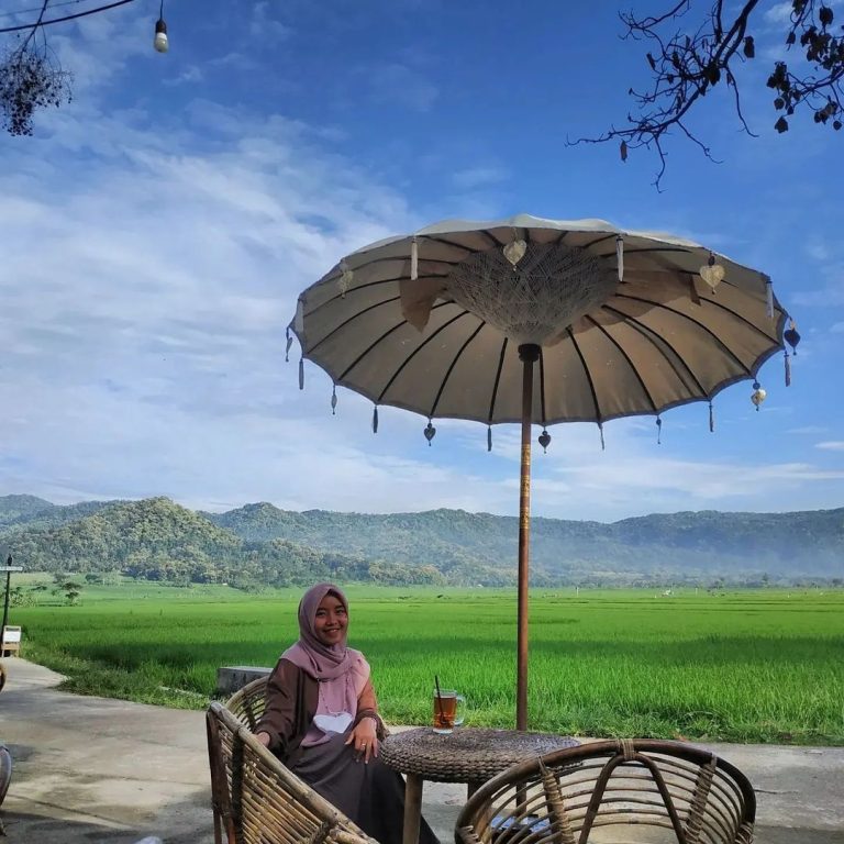 Geblek Menoreh View, salah satu rekomendasi wisata alam Jogja, Foto Instagram @geblekmenorehvie