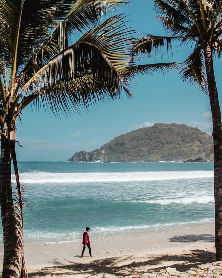 Pantai Wediombo, rekomendasi pantai terbaik di Jogja. Foto: instagram @go.wediombo