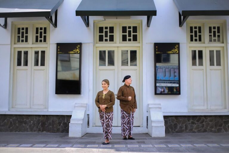 Tutorial berfoto pakai baju adat di Malioboro. Foto: instagram @denim_jasafotomalioboro