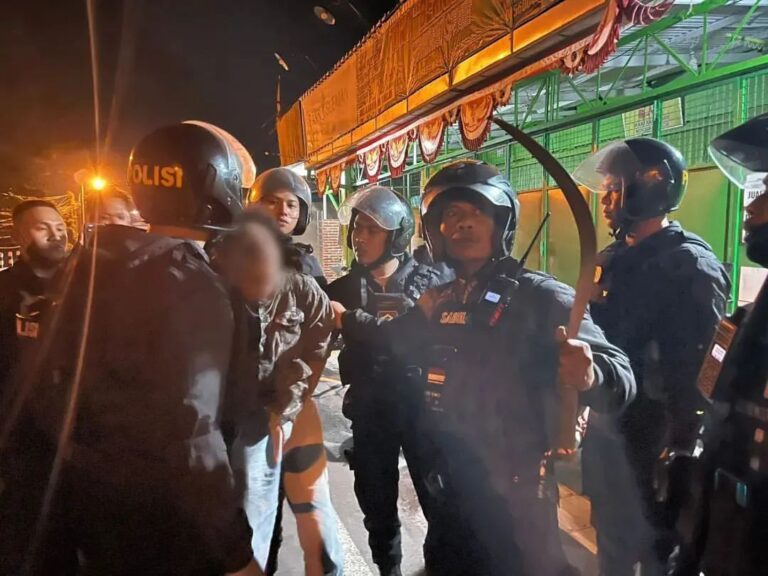 Seorang berandalan ditangkap usai kedapatan membawa clurit. Foto: instagram Merapi _uncover
