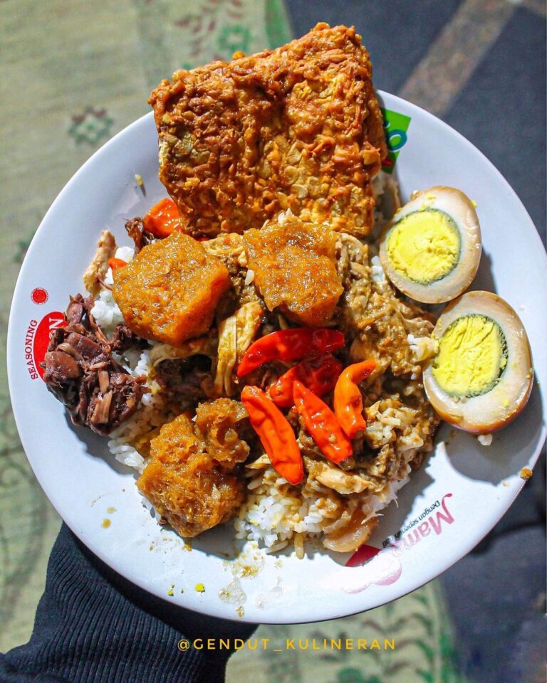 Gudeg Bromo Bu tekluk, rekomendais kuliner malam di Jogja. Foto: instagram @gendut_kulineran