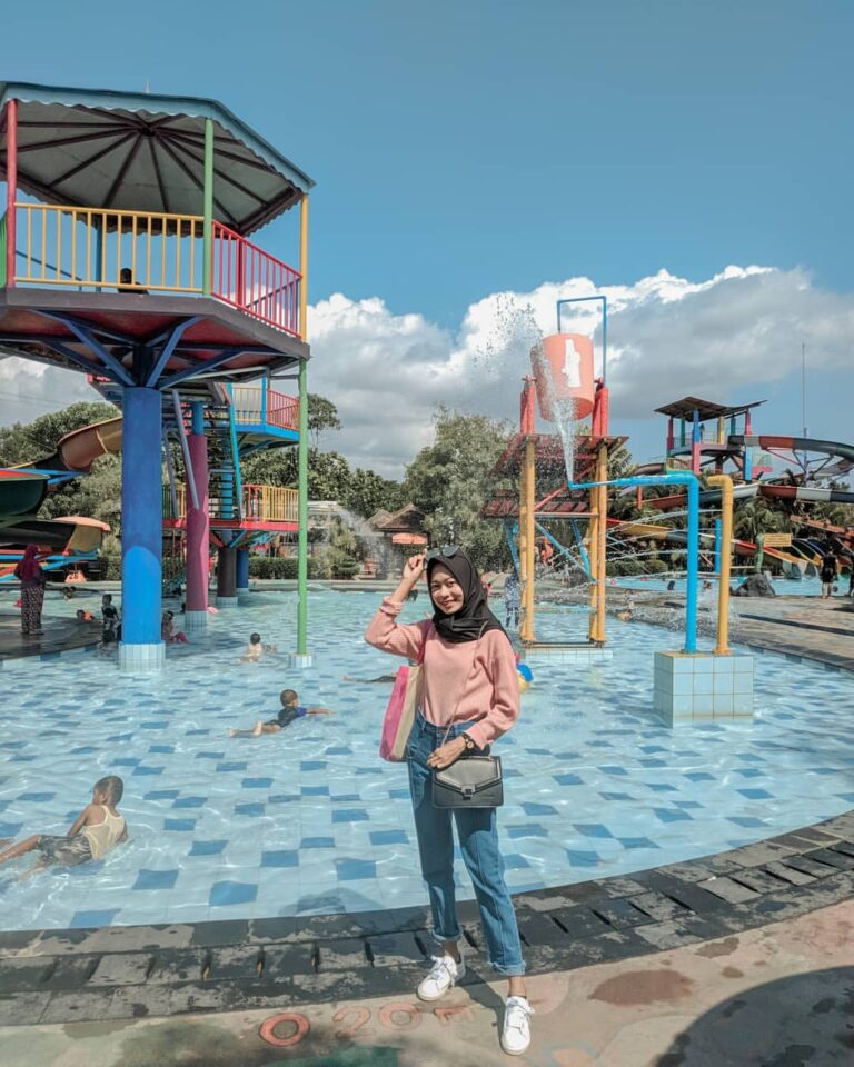 Grand Puri waterpark, kolam renang favorit di Jogja. Foto: instagram @derapertiwi
