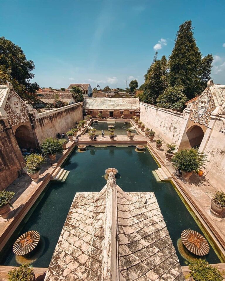 Tamansari, salah satu rekomendasi wisata esukasi di Jogja. Foto: instagram @tamansari_watercastle