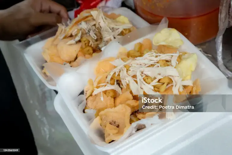 Bubur ayam, salah satu rekomendasi kuliner di Jogja. Foto: pixabay.
