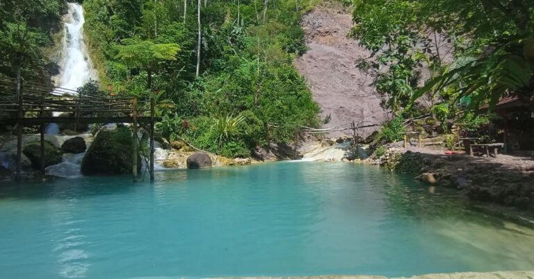 Rekomendasi wisata air dengan view air terjun di Jogja.