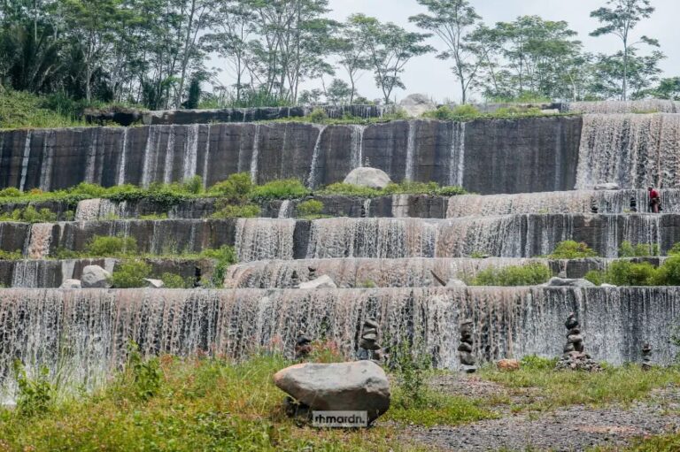 rekomendasi wisata air terjun di Jogja yang belum banyak dikenal.