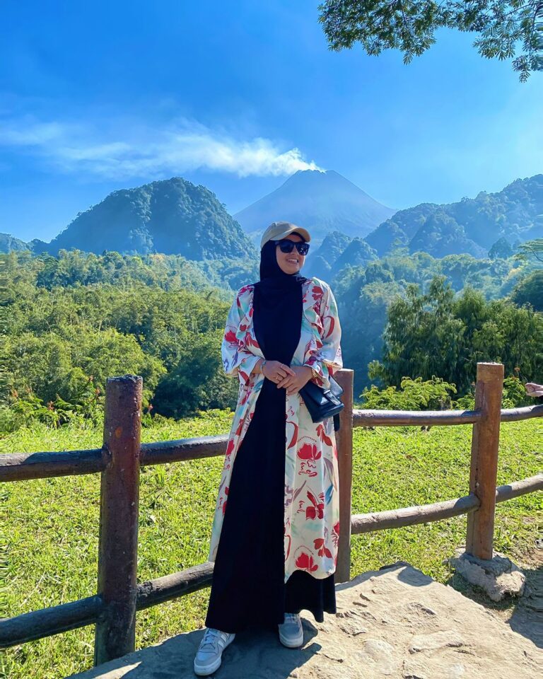 Nawang Jagad kaliurang, spot nyantai view Gunung Merapi. Foto: instagram @nawangjagad