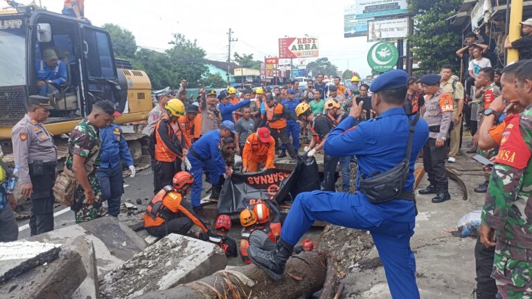 Jalan Berlubang di Jogja Makan Korban, Pejalan Kaki Tewas Terperosok Gorong-gorong