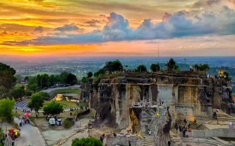 Mengungkap Pesona Tebing Breksi Jogja Sejarah Unik, Keindahan Memukau, dan Info Lengkap! sumber harianjogja.com