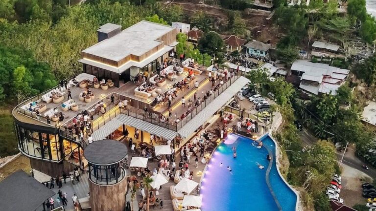 Obelix Sea View Jogja Pesona Laut dari Ketinggian, Tiket, Rute, & Semua yang Perlu Kamu Tahu! sumber detik.net.id
