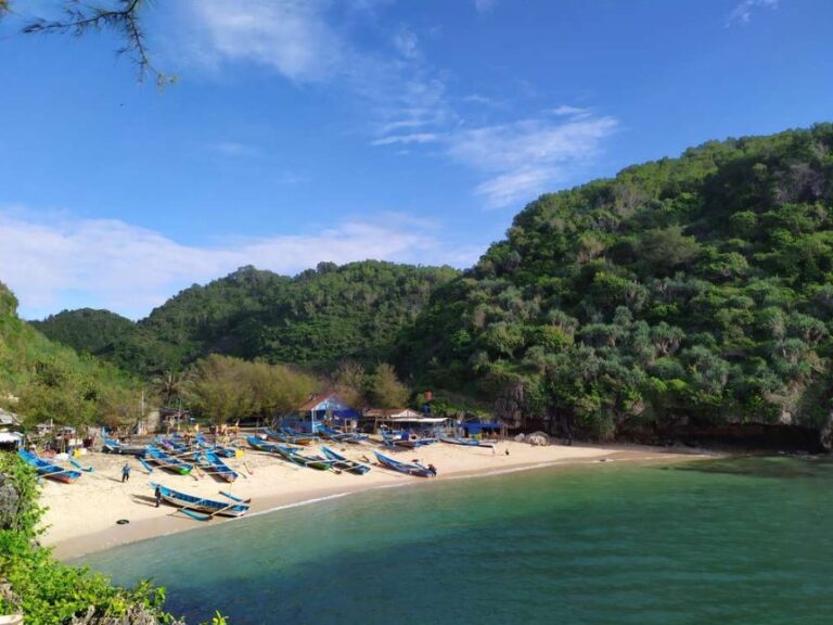 Pantai Gesing Gunungkidul, Foto Atourin