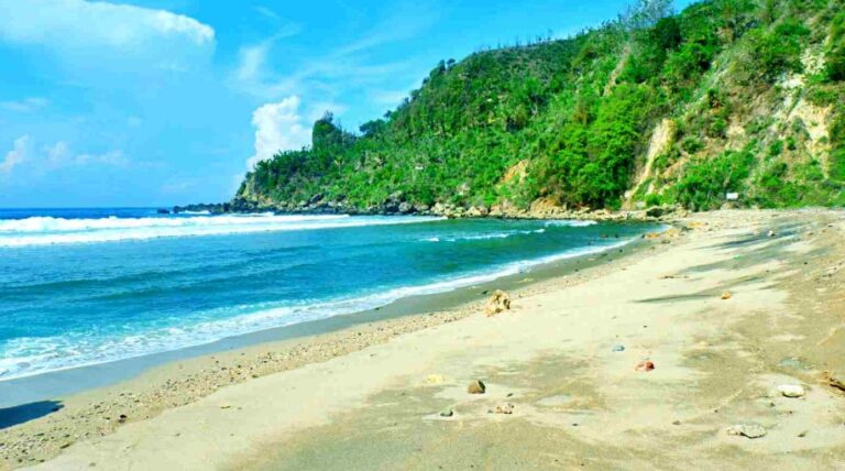 Pantai Nampu Gunungkidul, Foto travelspromo.com