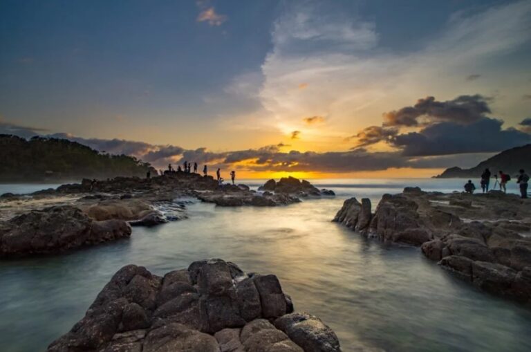 Pantai Wediombo Gunungkidul, Foto visit-jogja.com
