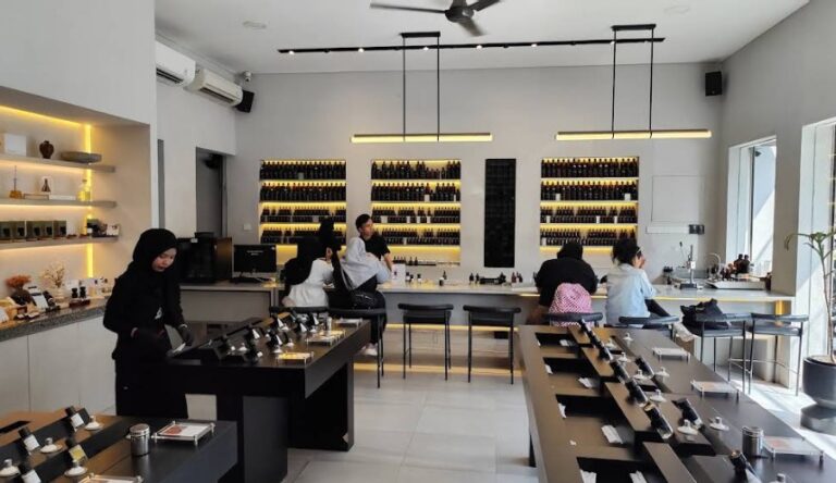 Proses konsultasi custom parfum di Lab Art Aromatique Jogja